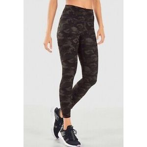 BNWT Fabletics High-waisted Camo printed powerhold 7/8 leggings Small